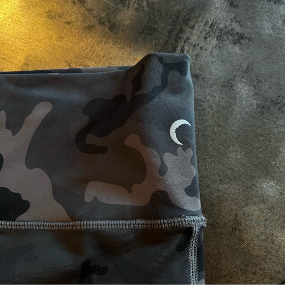 Zyia Camo leggings XL - Picture 3 of 9